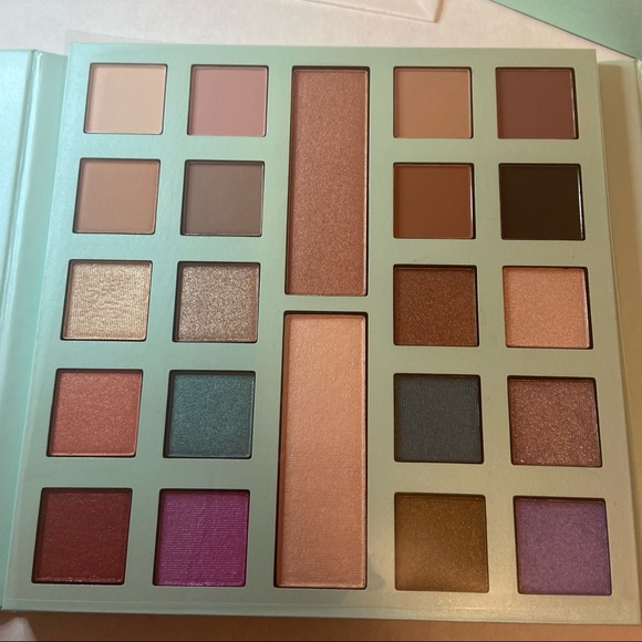 sephora glacial glow pallete - Picture 3 of 8